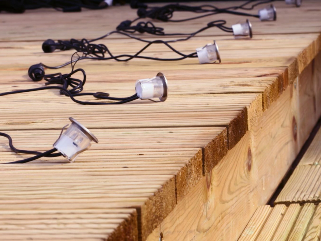 wickes-garden-install-composite-decking-34.webp