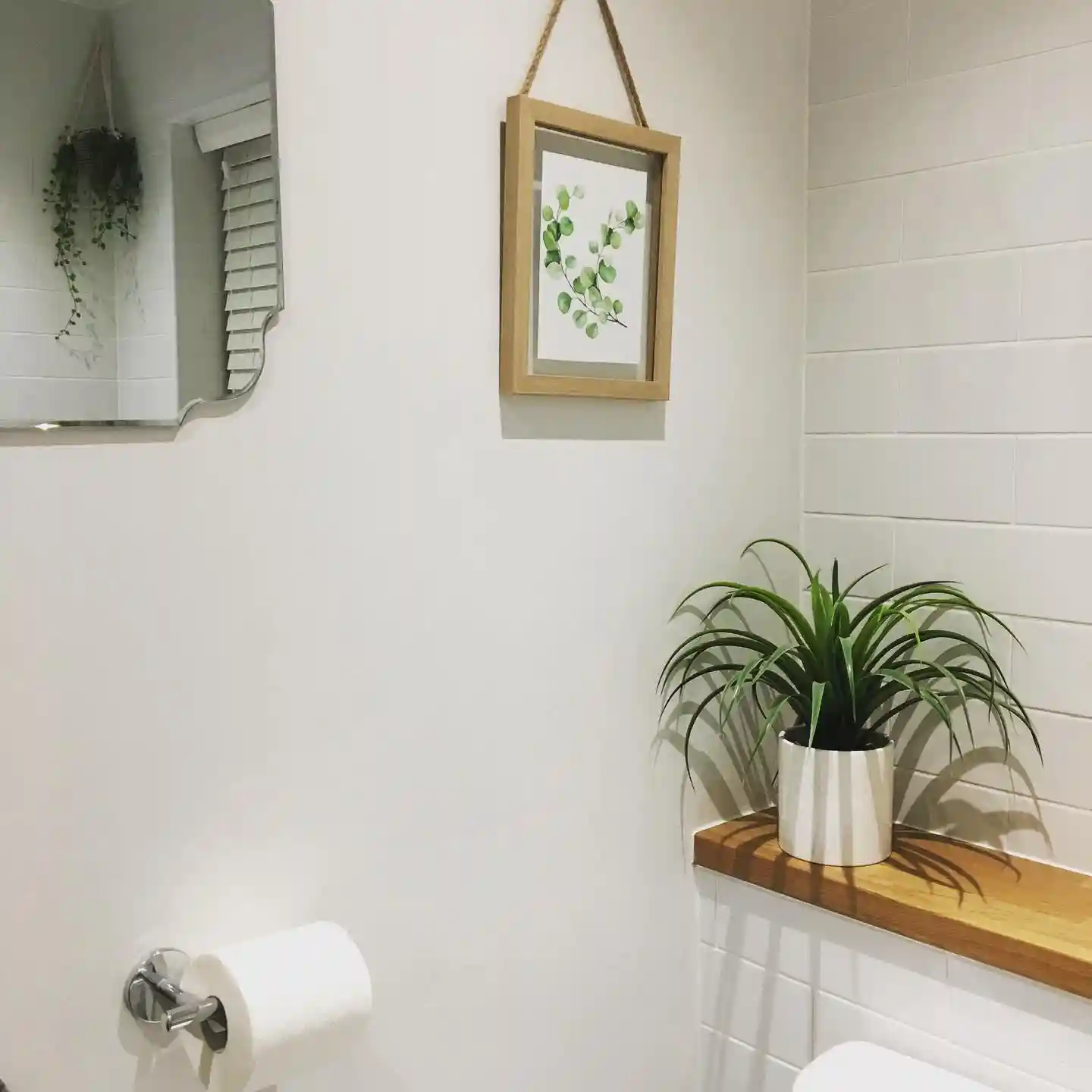 Wickes Bathroom Soft Sheen Emulsion Paint - Pure Brilliant White No.0 - 2.5L