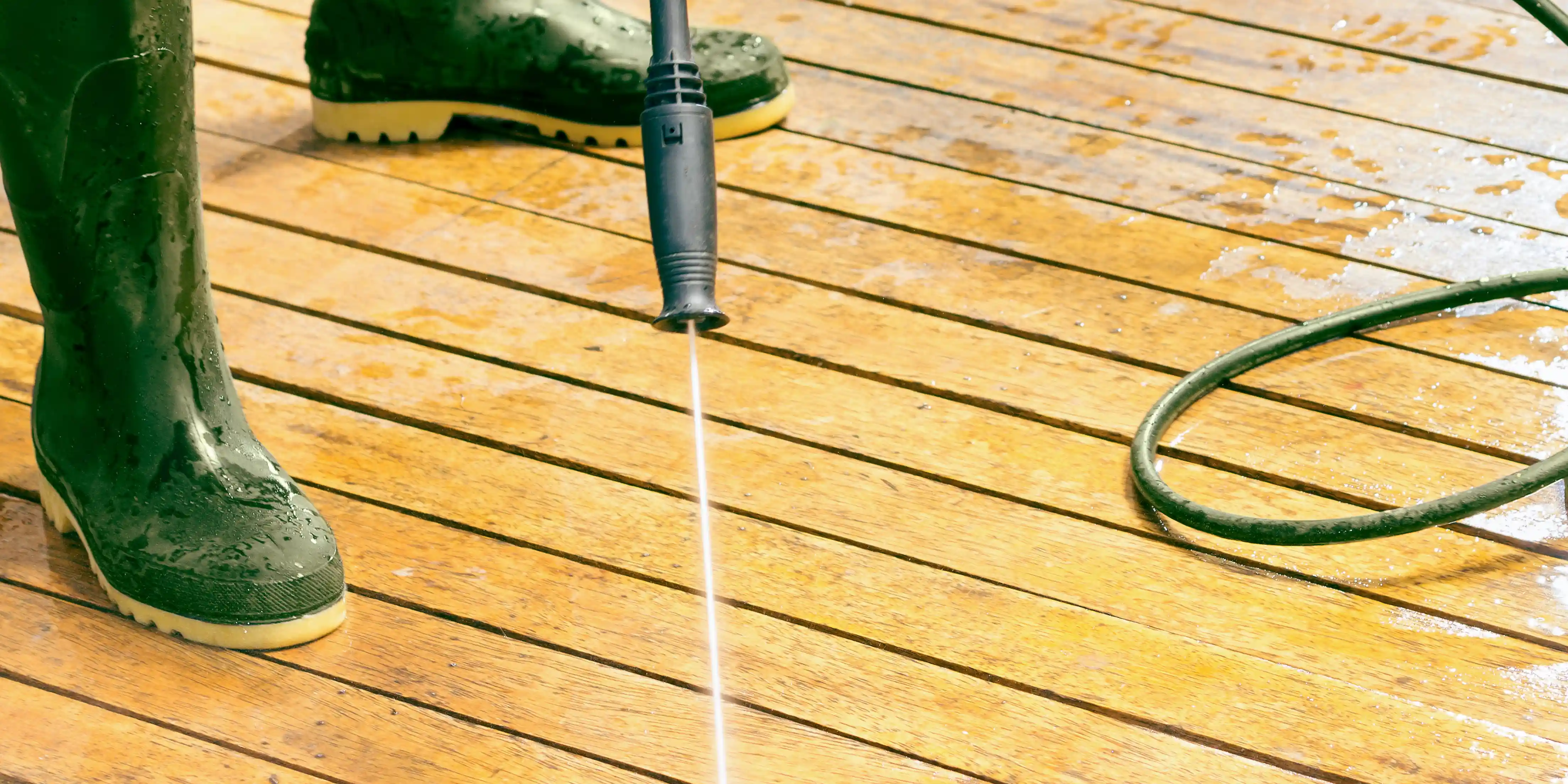 wickes-garden-decking-restoration-4.webp