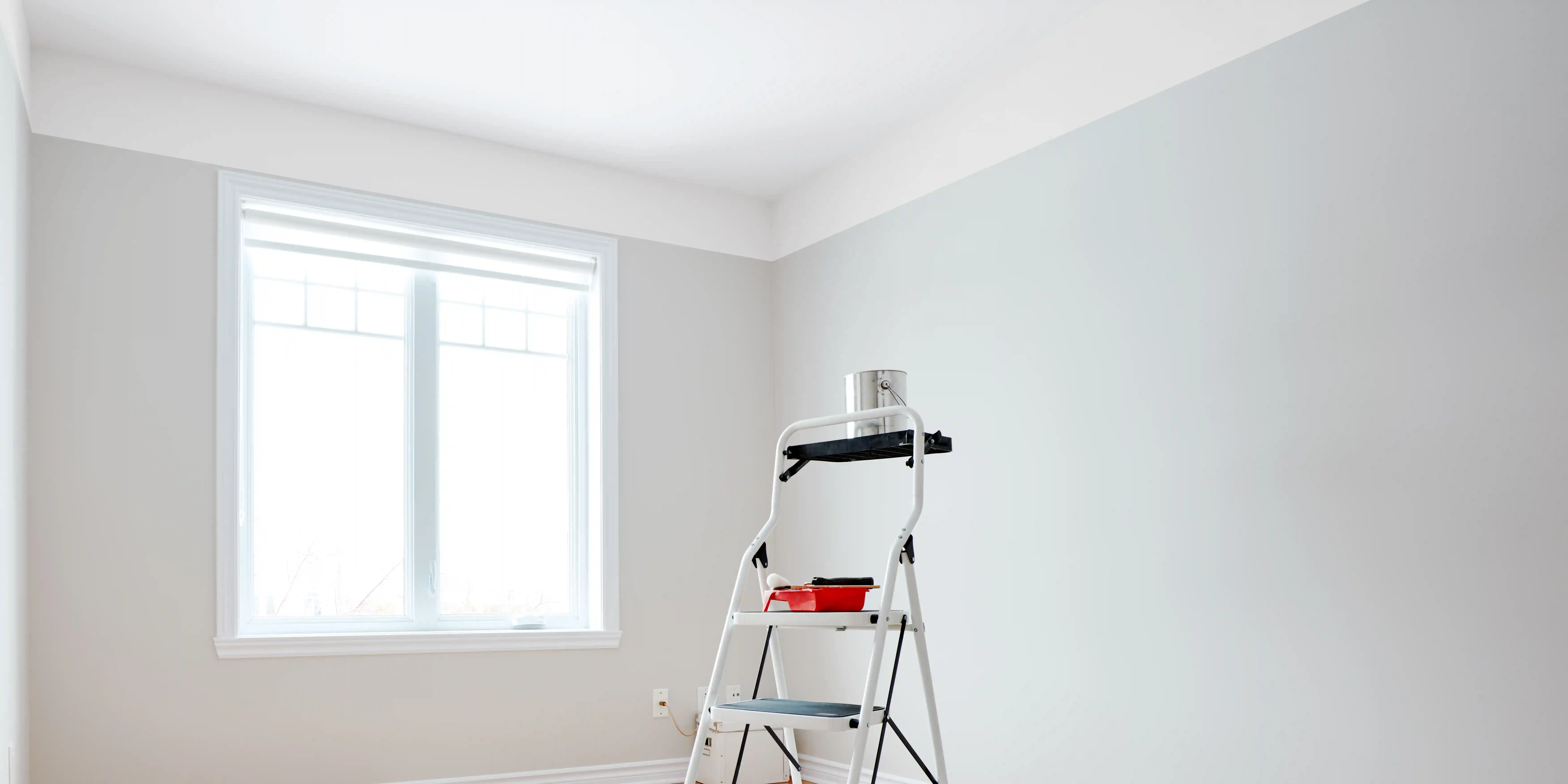 wickes-decorating-painting-ceiling-1.webp
