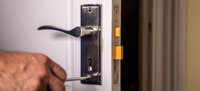 11-How-To-Fit-Door-Locks-Mortice-Sashlock-6.jpeg
