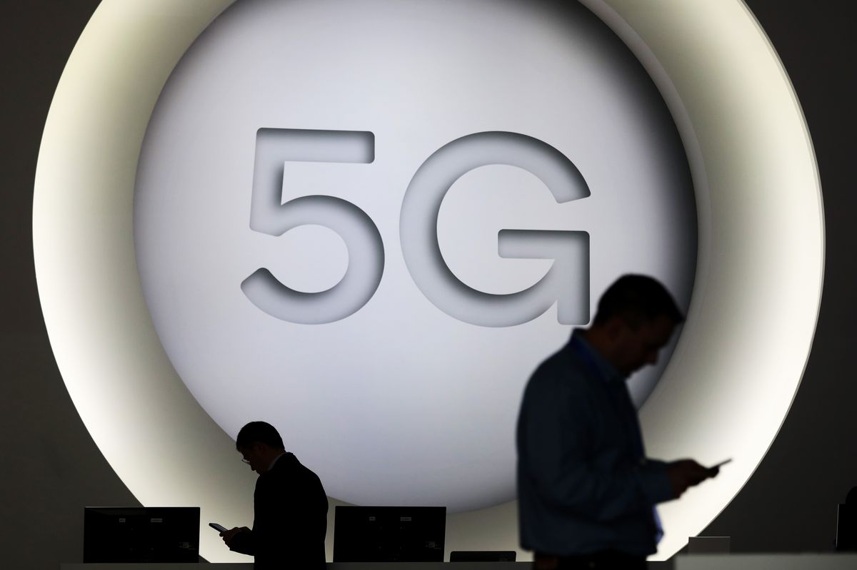 Apple Is Said to Miss Rapid 5G Takeoff, Sitting Out Tech Shift