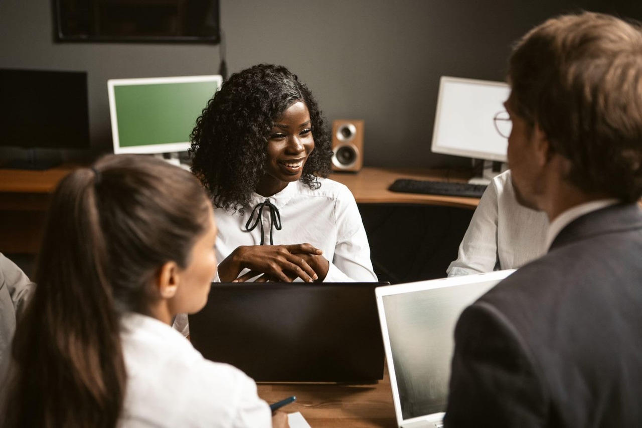 diverse employees collaborating diverse employees collaborating