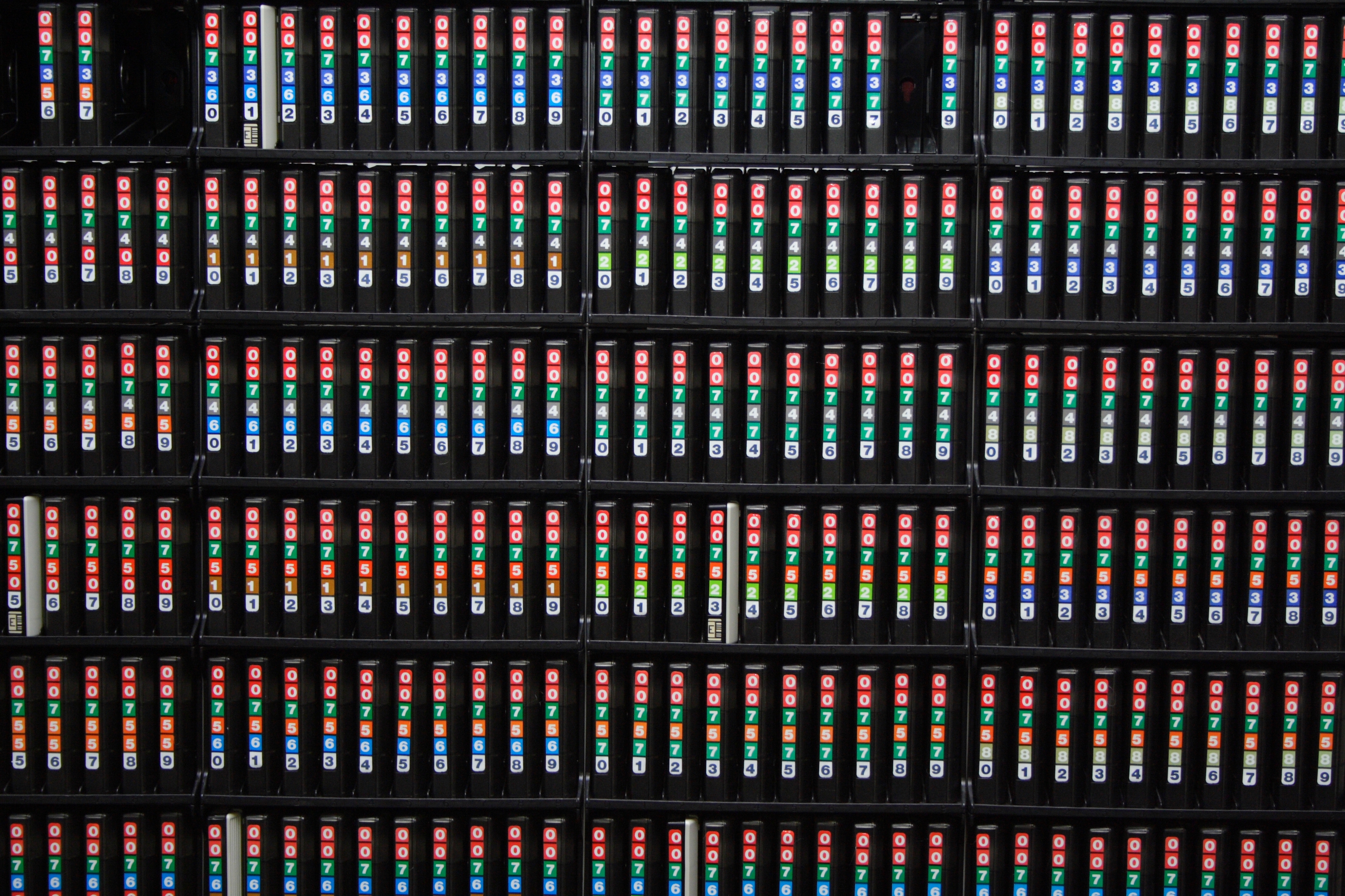 Data library - tape storage