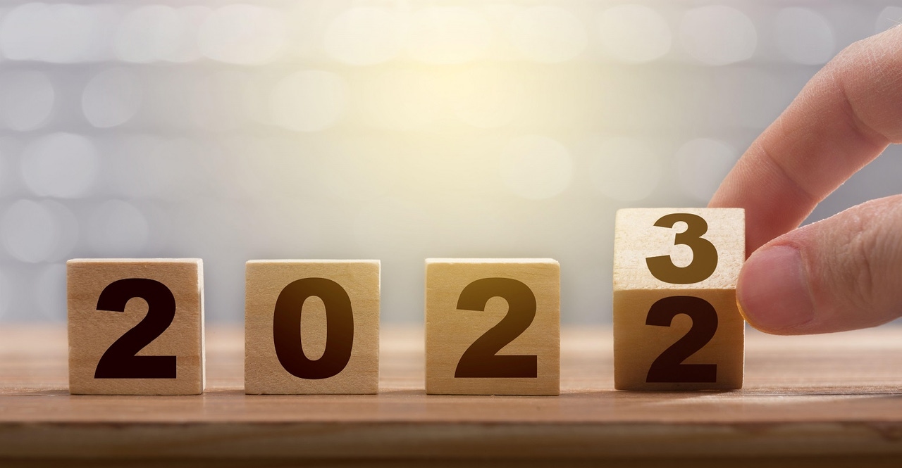fingers changing 2022 block to 2023 fingers changing 2022 block to 2023