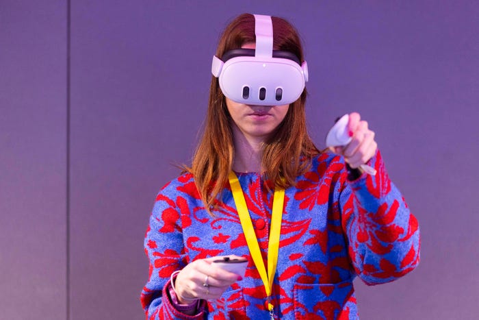 The_Oculus_headset_is_demonstrated_at_Meta_s_AI_event.jpg The_Oculus_headset_is_demonstrated_at_Meta_s_AI_event.jpg