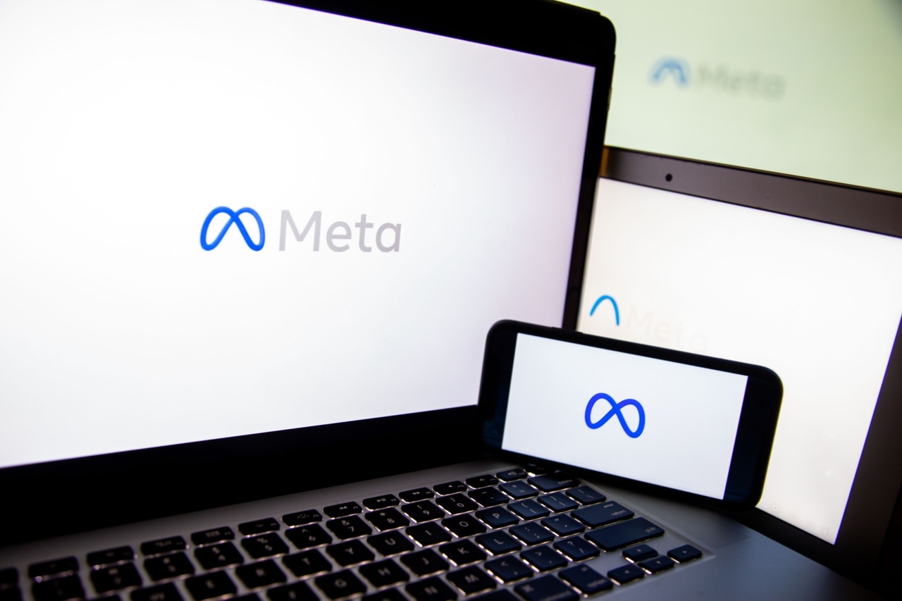 Meta logo on a screens Meta logo on a screens