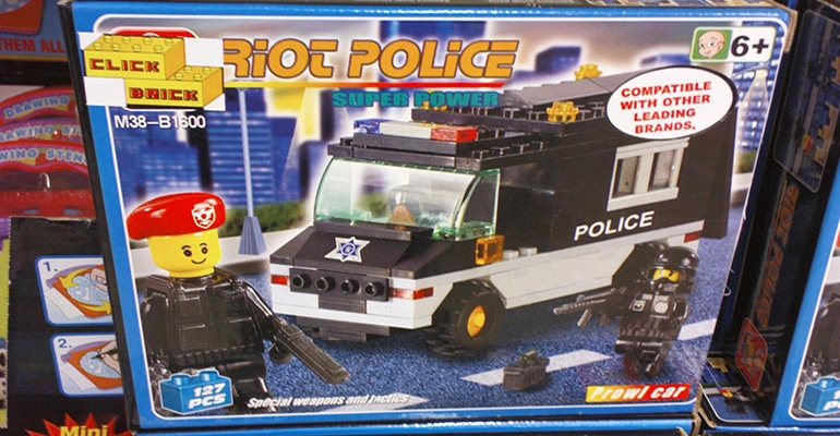 fake Lego set