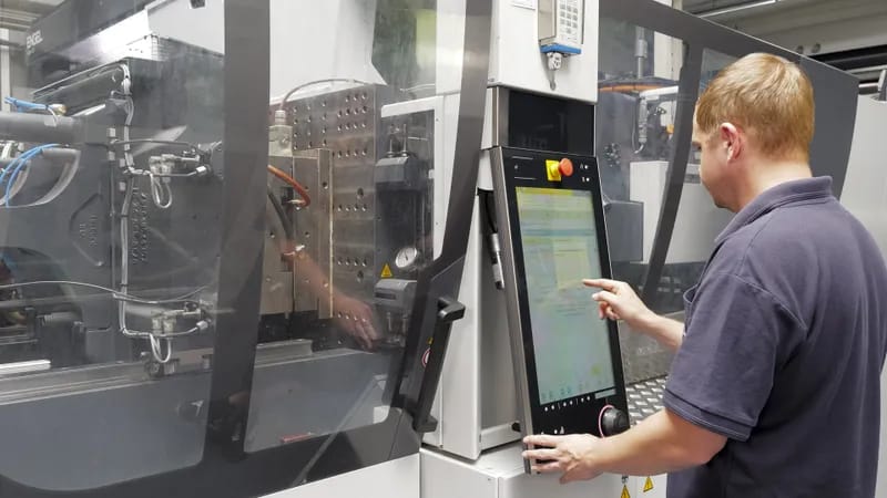 Comparative Operating Systems Class Training Transforms Digital Tools Into Production Powerhouse