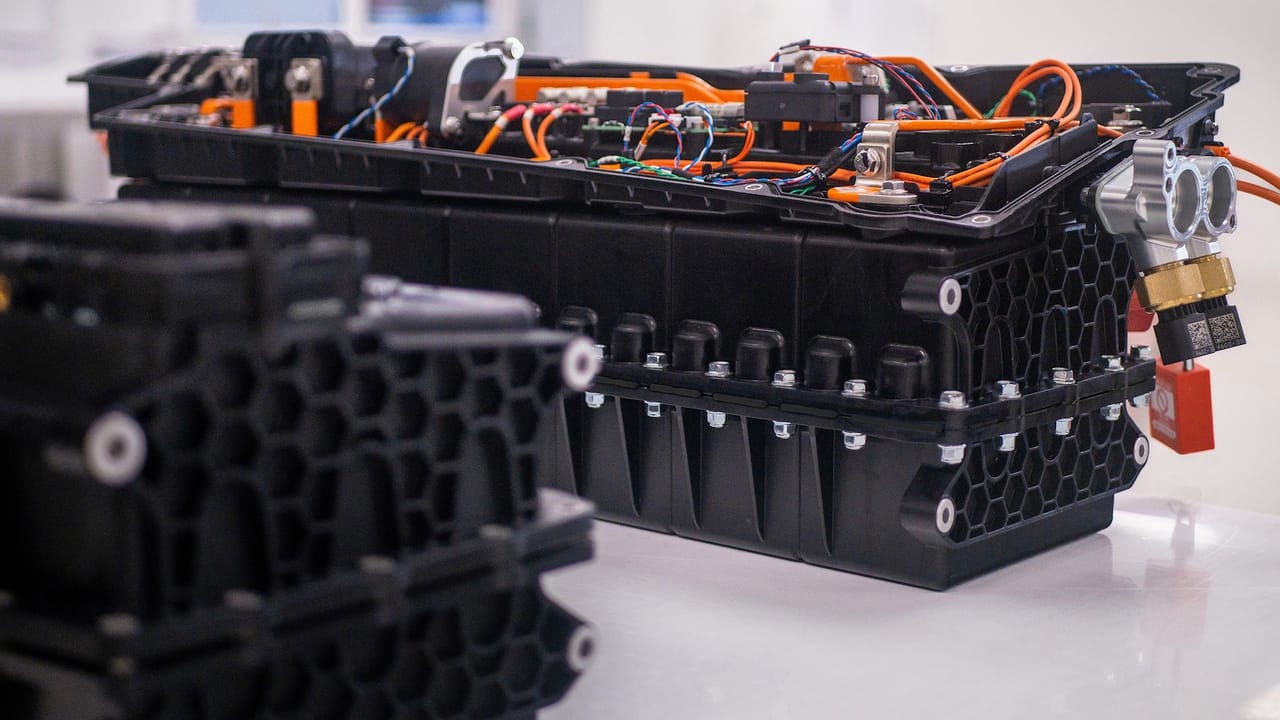 Plastics Battery Module Lightweight, High-output Battery Powered by Engineering Plastics