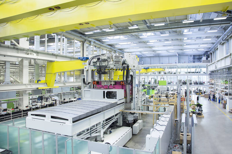 Large vertical press delivers process flexibility