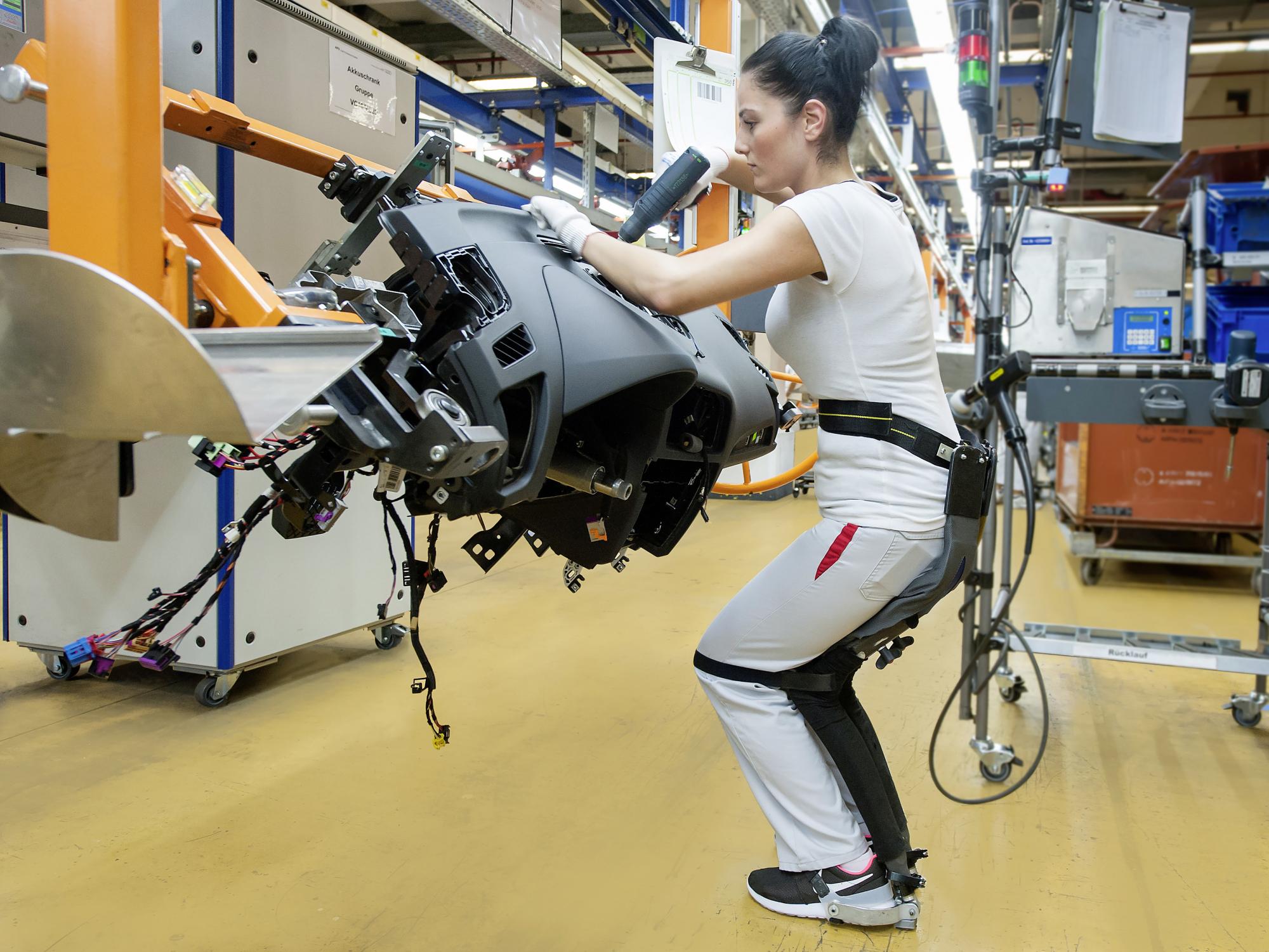 Carbonfiber chairless chair improves ergonomics in Audi's production