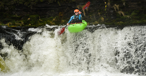 Alamy-Rapids-waterfall-Kayak-Tom-Clare-MHNCJD-1540x800.png