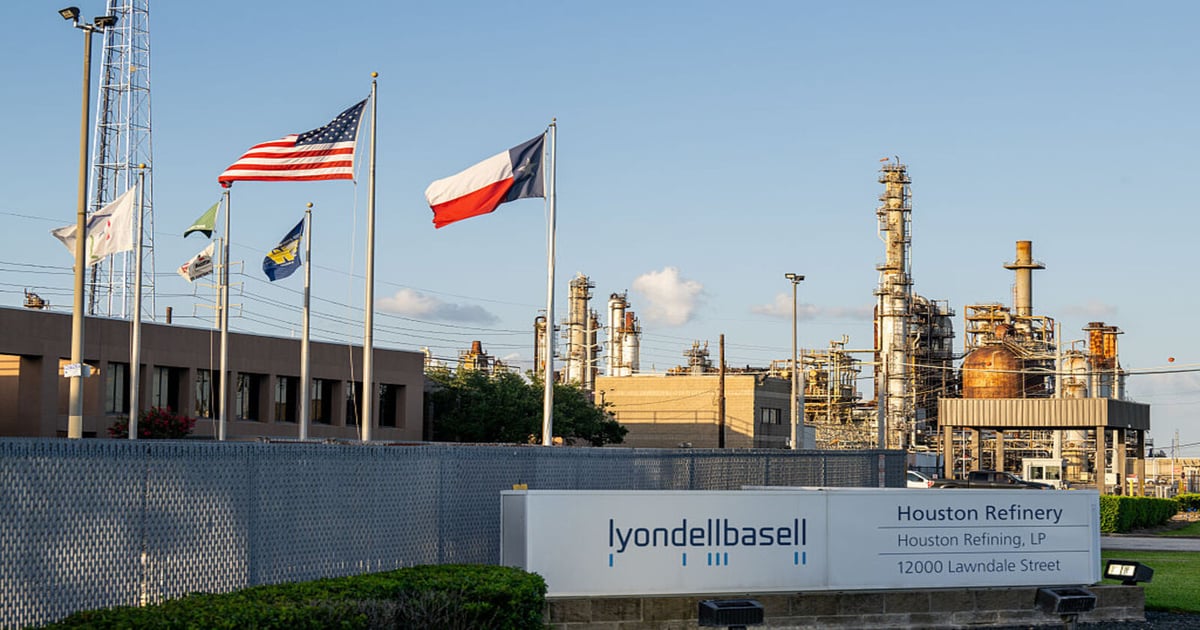LyondellBasell targets $1.1B in cost cuts by 2026