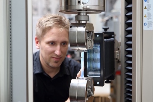 Achieving reliable results in tensile testing of plastics Achieving reliable results in tensile testing of plastics