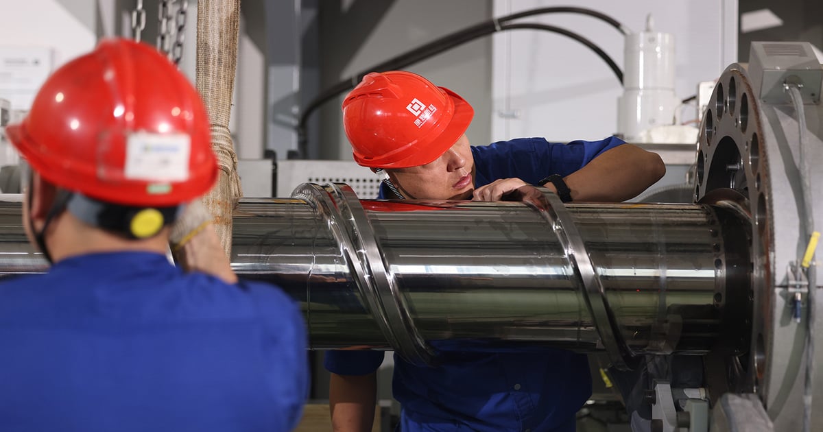 BB Engineering Commissions 360-mm PET Single-screw Extruder