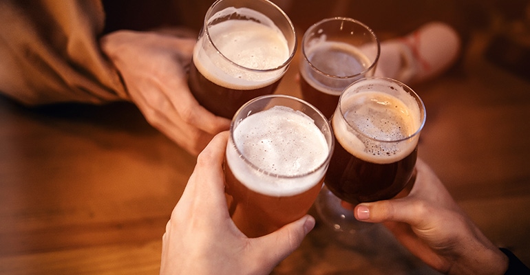 beer-drinking-cheers.jpg