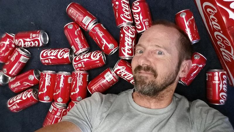 Man drinks 10 Cokes a day for science