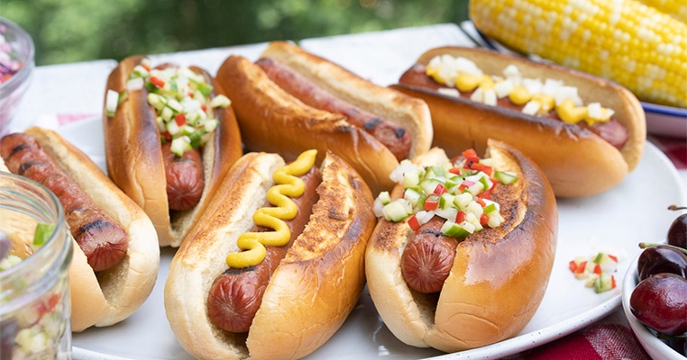 Recipes - Hot Dogs with Toasted Garlic Buns and Crunchy Giardiniera -  Applegate