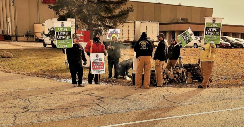 Teamsters Local 414 drivers, warehouse and maintenance workers, totaling 158 members, went on strike Dec. 12 at UNFI’s DC i