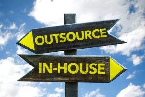 outsource-inhouse-gustavofrazao--300x200.jpg