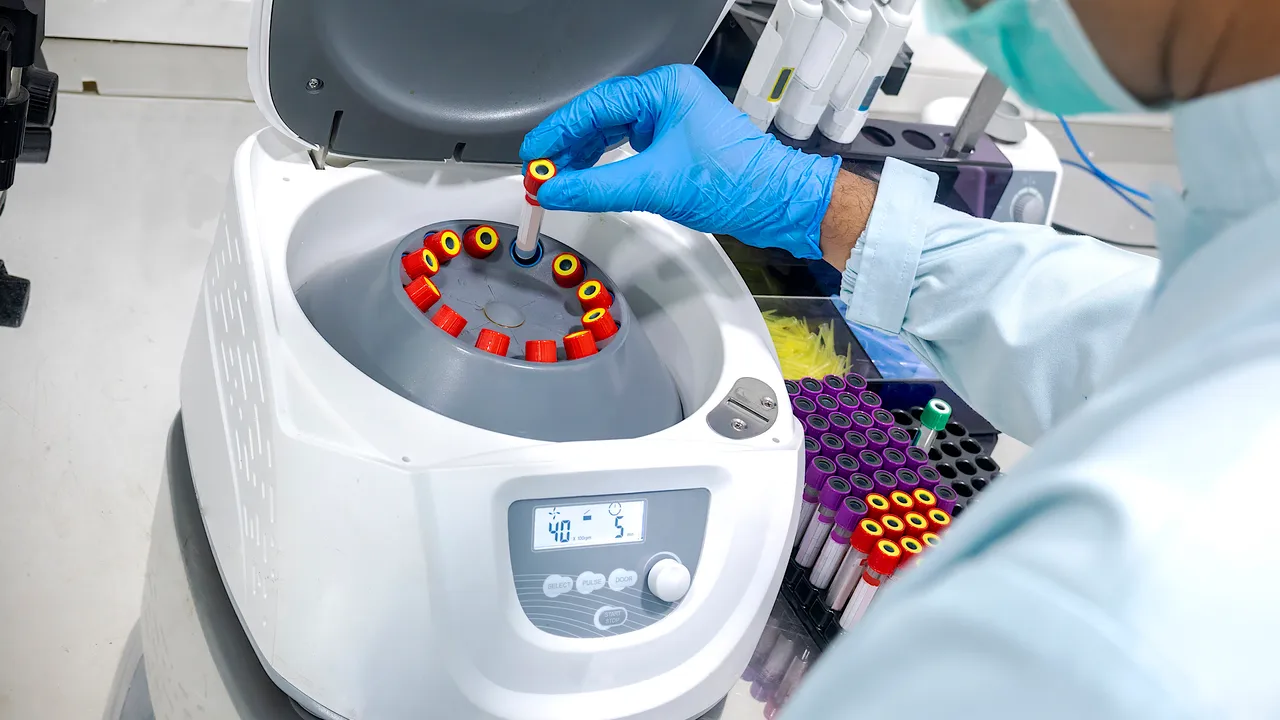 lab_centrifuge_leolintag_for_GettyImages.jpg