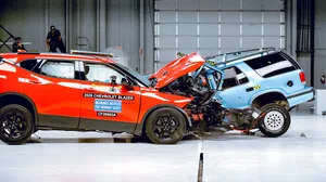 Chevrolet Blazer head-on crash test Chevrolet Blazer head-on crash test