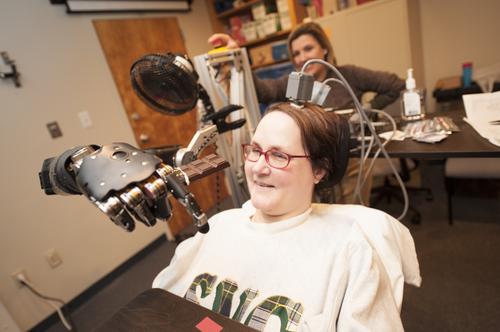 Paralyzed Woman Controls Fighter Jet Simulator With Her Mind
