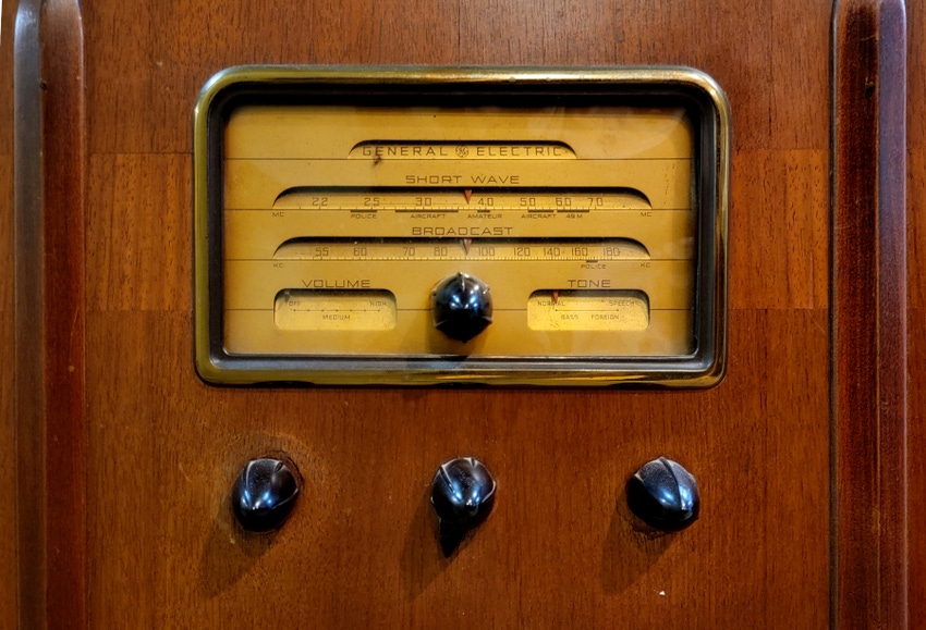 Classic Tube Radio as a Bluetooth Speaker