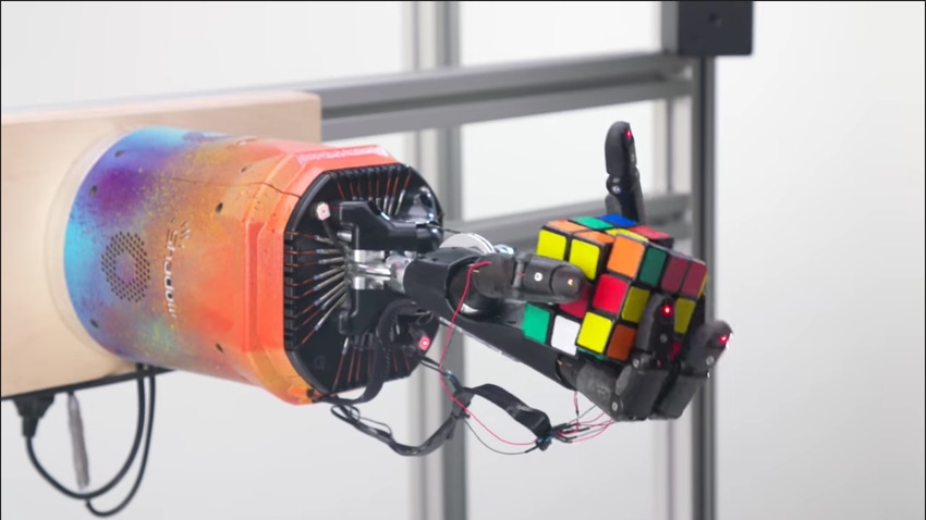 OpenAI's Robot Hand Taught Itself How to Solve a Rubik's Cube