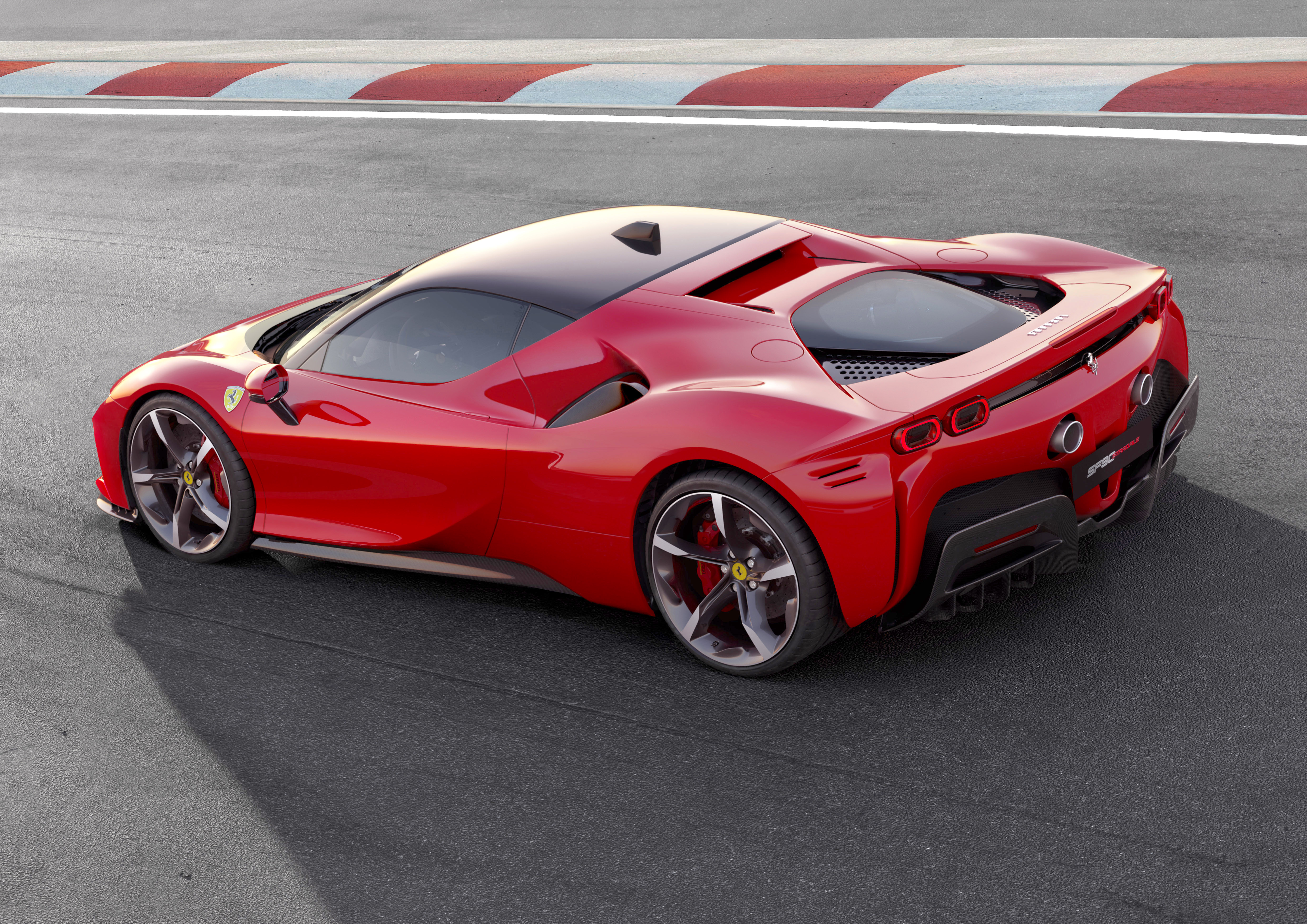 ferrari-sf90-stradale_0.jpg