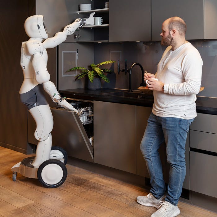 robot max-0036-01-eve-at-home.jpg