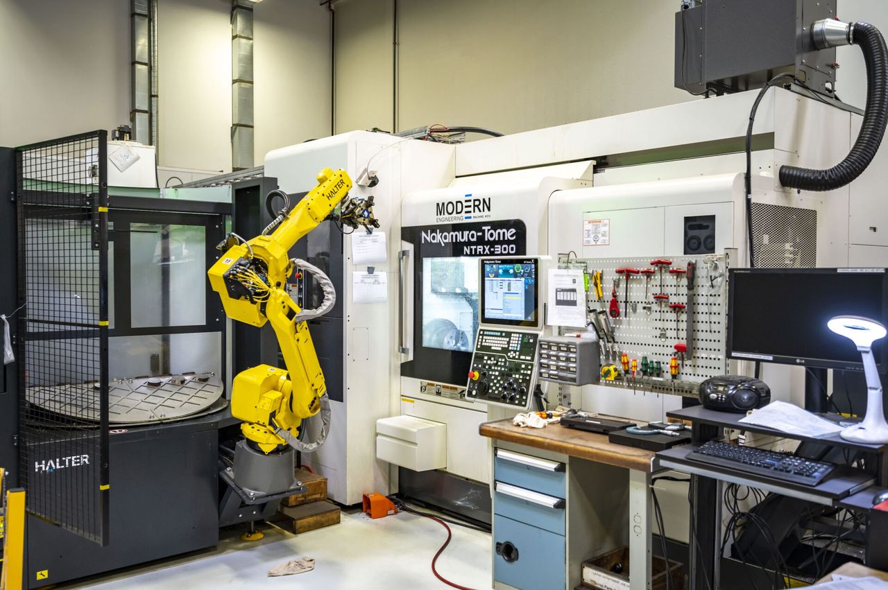 Moden Engineering Engineering Resilience Through Nearshoring