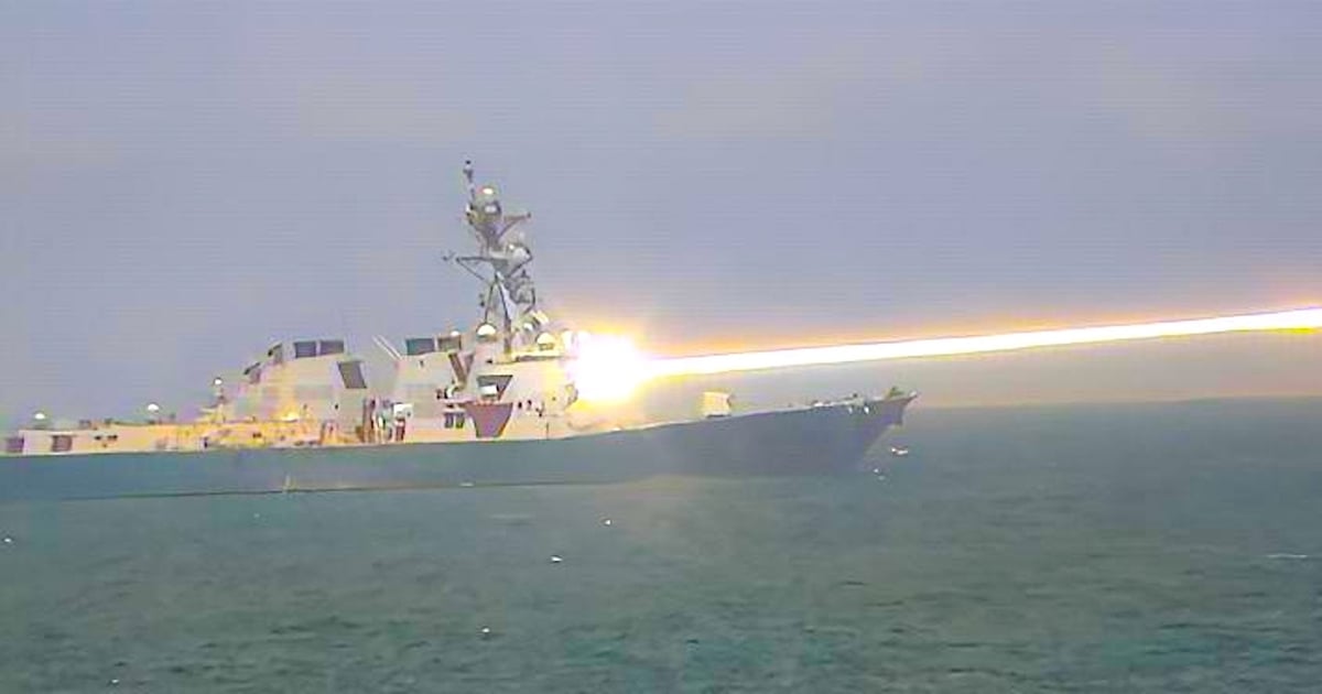USS Preble Downs Aerial Target in HELIOS Laser Test
