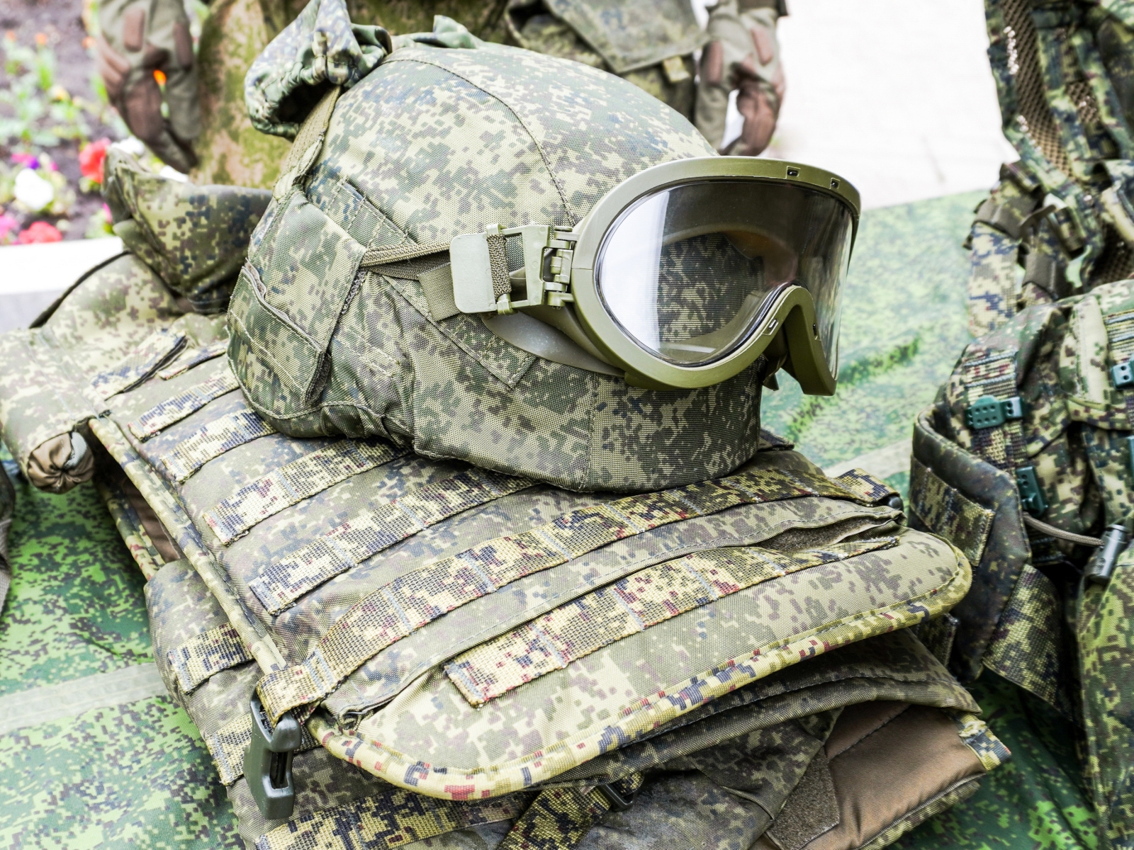 Du Pont's newest Kevlar helps miltary reduce weight of body armor