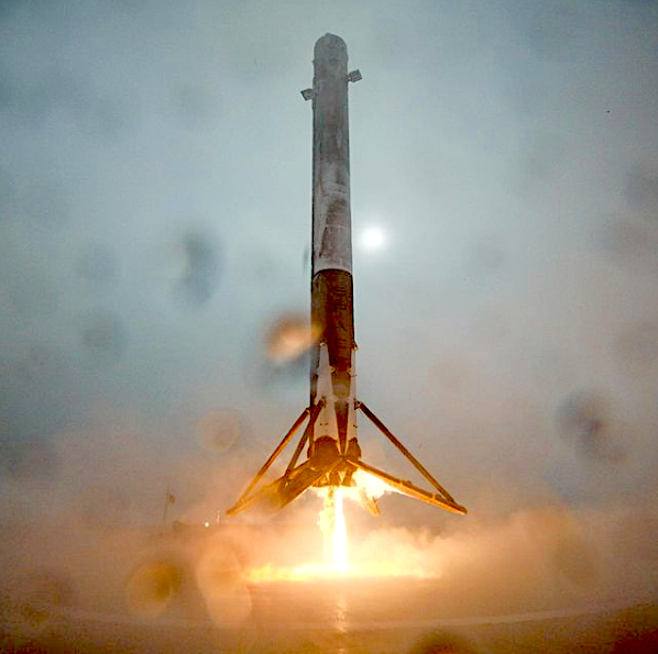 SpaceX Falcon 9 landing 2016 Instagram.png