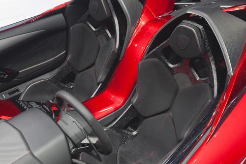 Lamborghini Uses Carbon-Fiber Seats in Latest Roadster