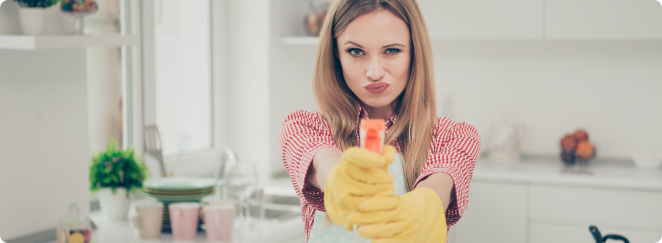 Come pulire bene la casa: da dove iniziare e angoli nascosti