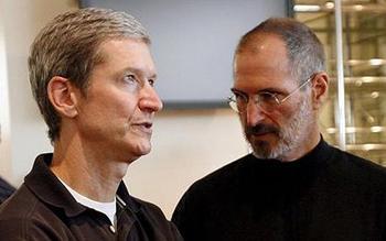 Apple CEO Crown Shifts From Steve Jobs to Tim Cook
