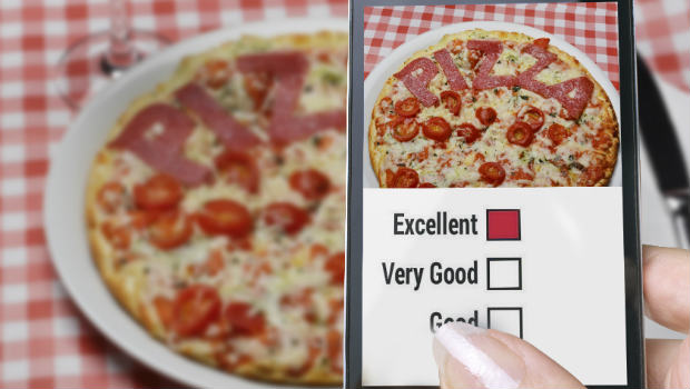 Pizza review on smartphone