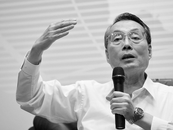 Can Acer founder Stan Shih steady the company