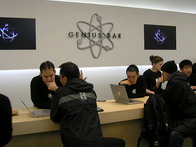Apple's Genius Bar: The Ultimate Hardware as a Service