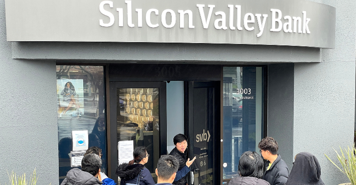 A worker tells Silicon Valley Bank customers the bank headquarters is closed on March 10, 2023 in Santa Clara, California. Silicon Valley Bank was shut down on Friday morning by California regulators and was put in control of the U.S. FDIC.