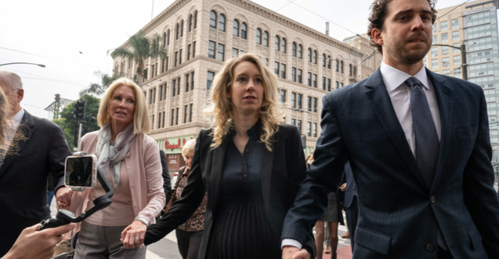 walks with her mother Noel Holmes and partner Billy Evans into the federal courthouse for her sentencing hearing on November 18, 2022 in San Jose, California.