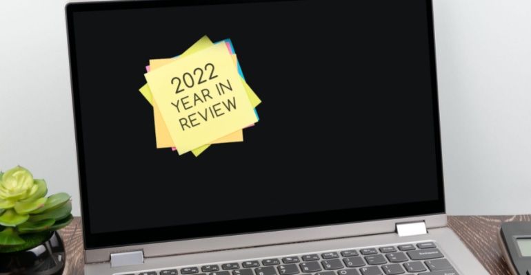 2022 year in review business concept, sticky note on a laptop