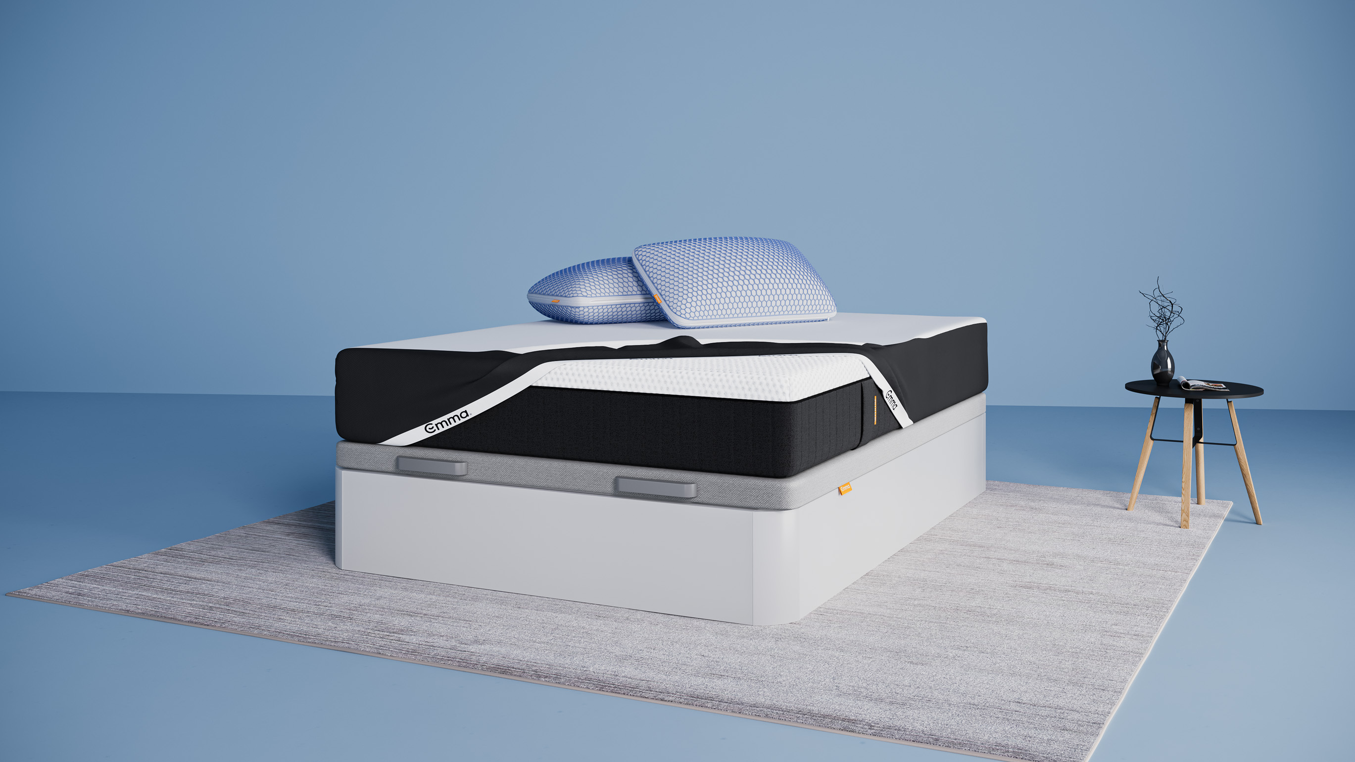 Uma imagem do Pack Sommier Original Pro+, que inclui um sommier com arrumação branco, um colchão Emma Original Pro+, e Almofadas Emma Original Microfibra Elite