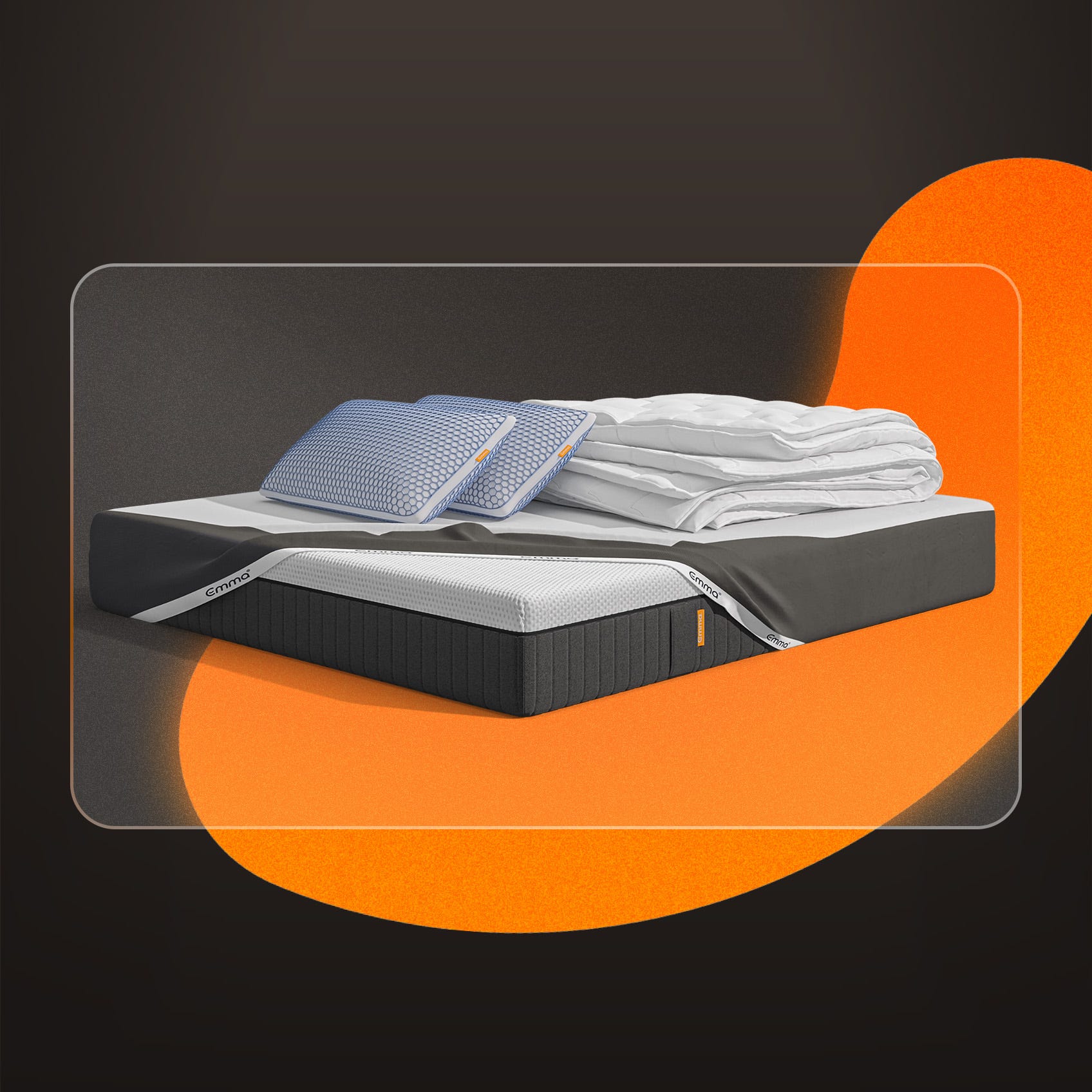 Uma imagem do pack 4 Estações Premium, que inclui um colchão Emma Hybrid Premium, almofadas Zero Gravity, um edredon 4 Estações, e uma capa protetora