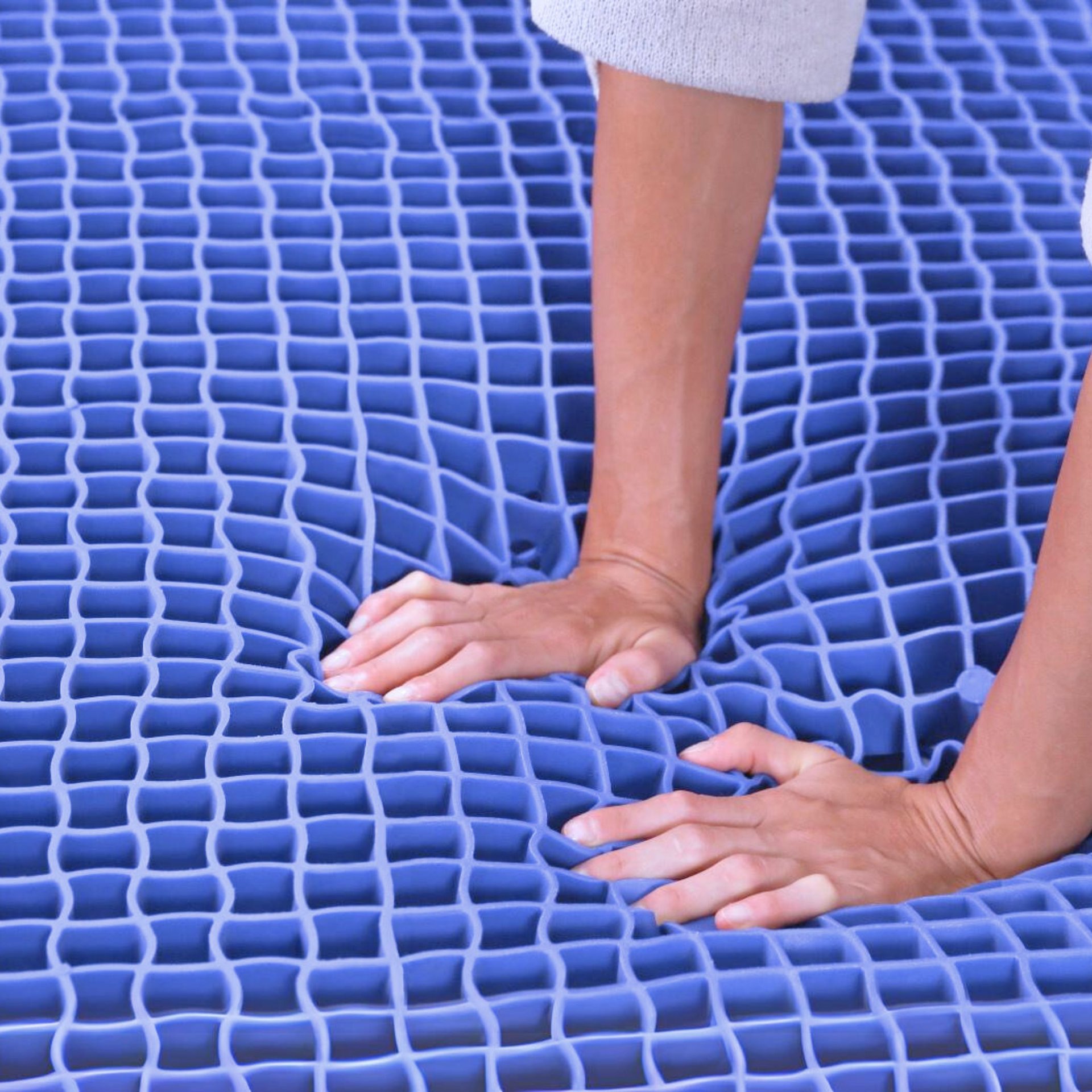 Gel_Grid_hand_press_close_up.jpg