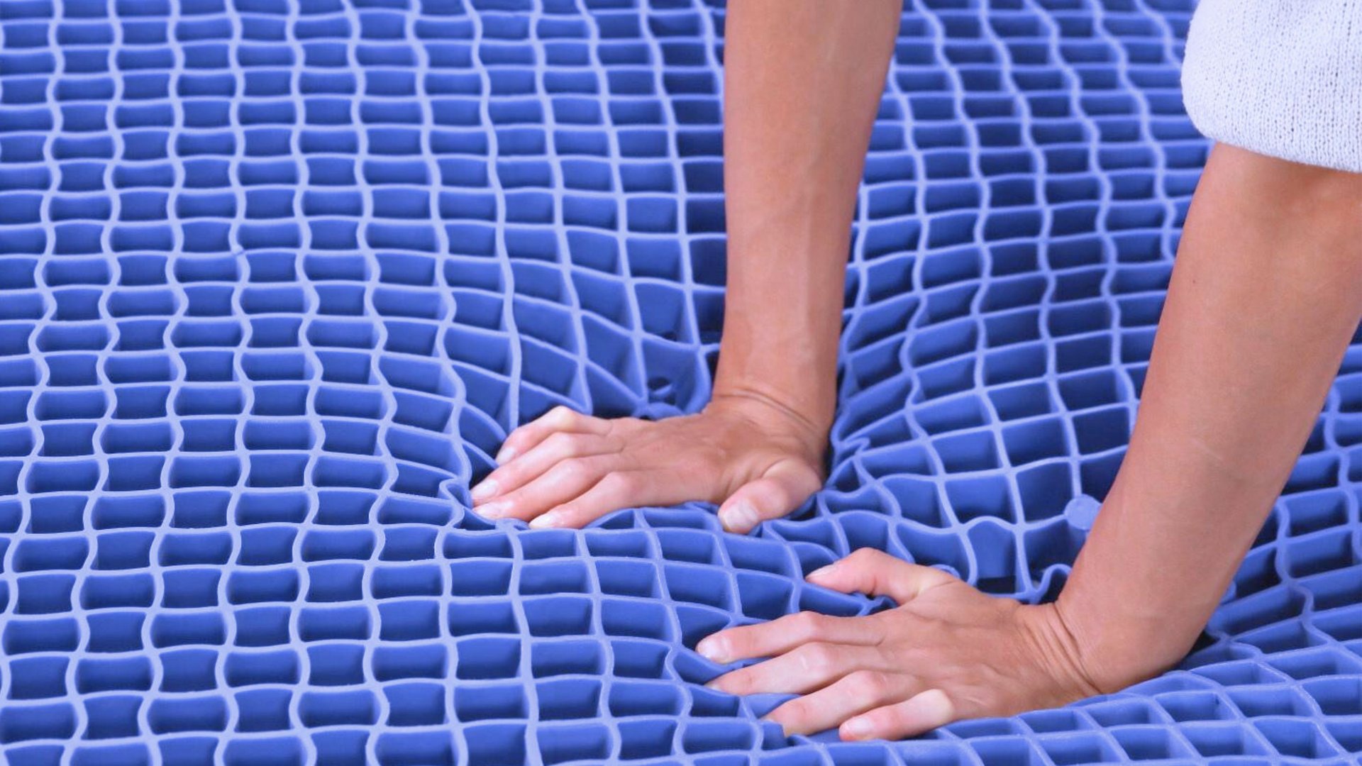 Gel_Grid_hand_press_close_up.jpg