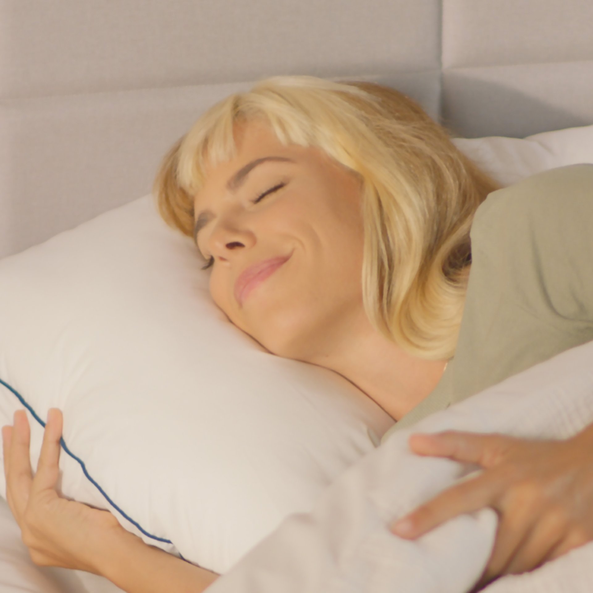 Customizable_Cooling_Microfiber_Pillow_Gallery_(7)_(1).jpg